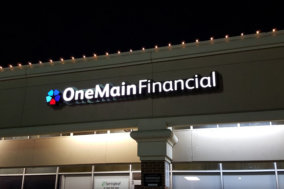 onemain financial channel letters at night