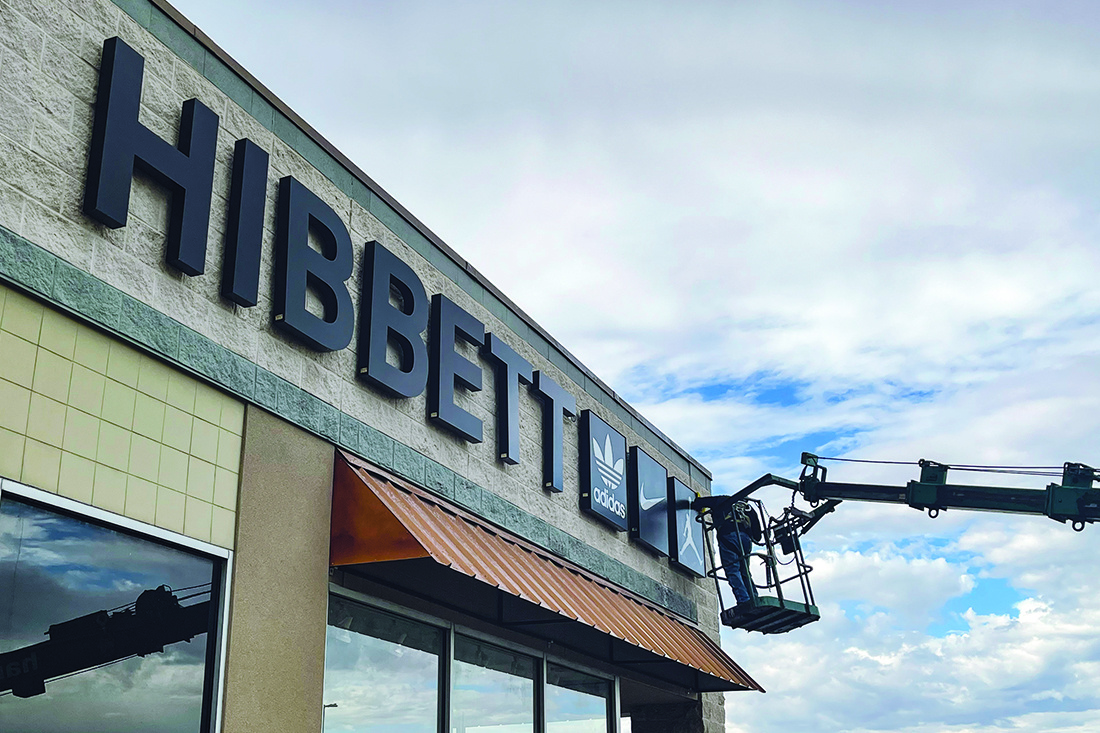 hibbett-sporting-goods-signage-and-installation_0003_hero-1