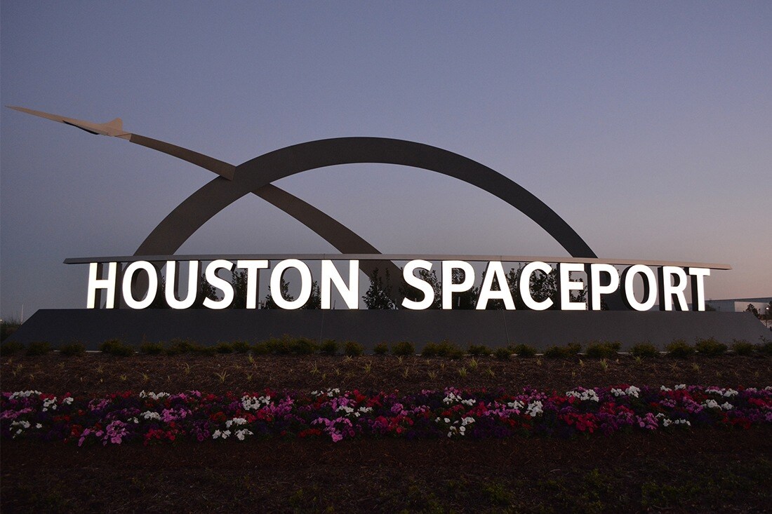 houston-airport-photos-signage-entrance-custom-signage-large-municipal_0004_hero2