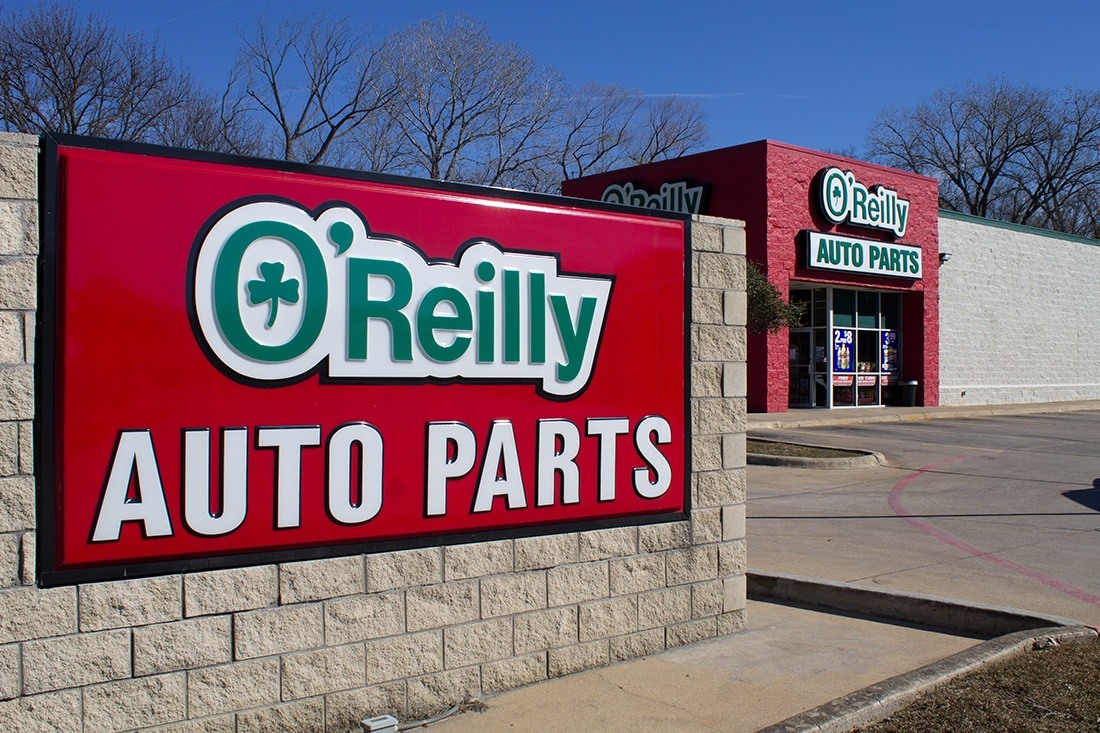 O’Reilly Auto Parts monument sign with matching building signage in the background.