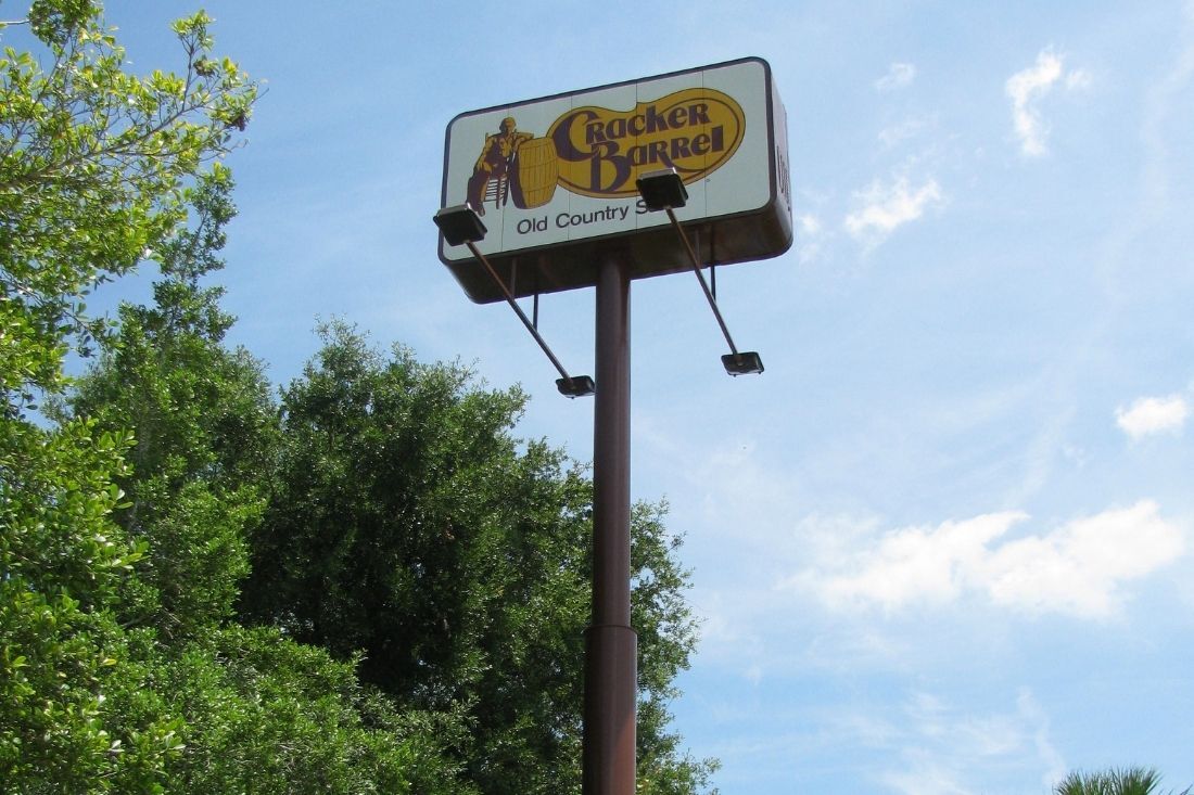Cracker Barrel - Pylon Sign 2