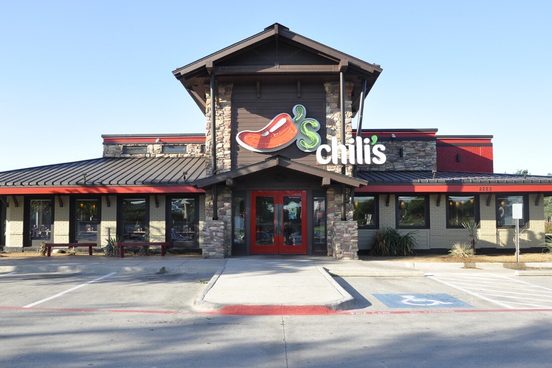 Chilis Restaurant Signage