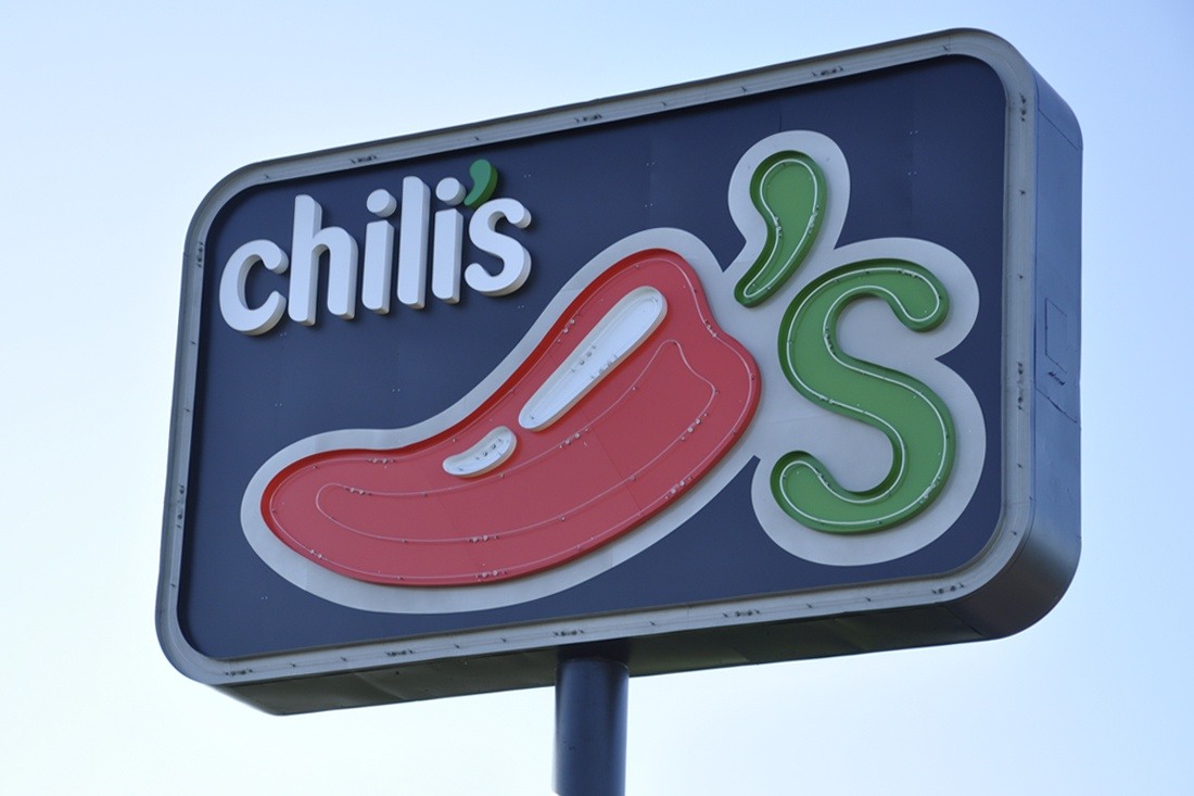 Chilis freestanding channel letters and neon open face