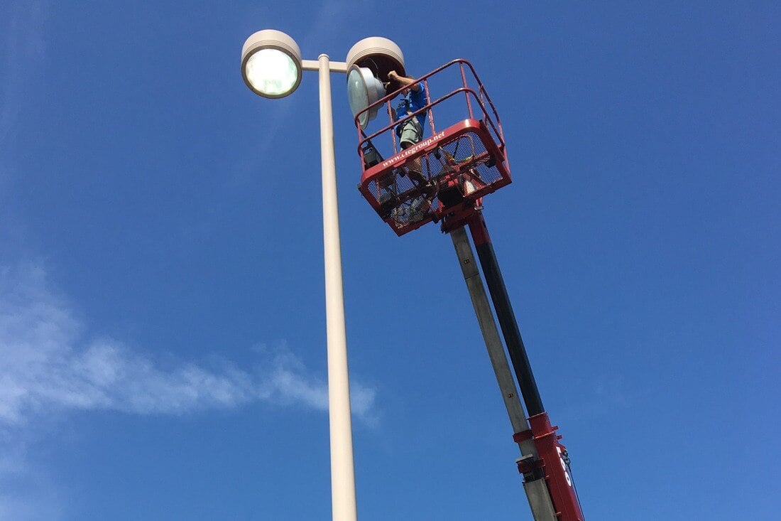 Man repairing whataburger parking lot lights