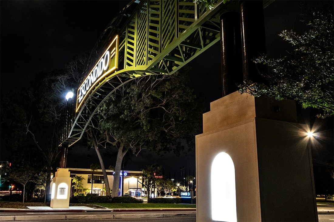 Escondido Arch Welcome Sign
