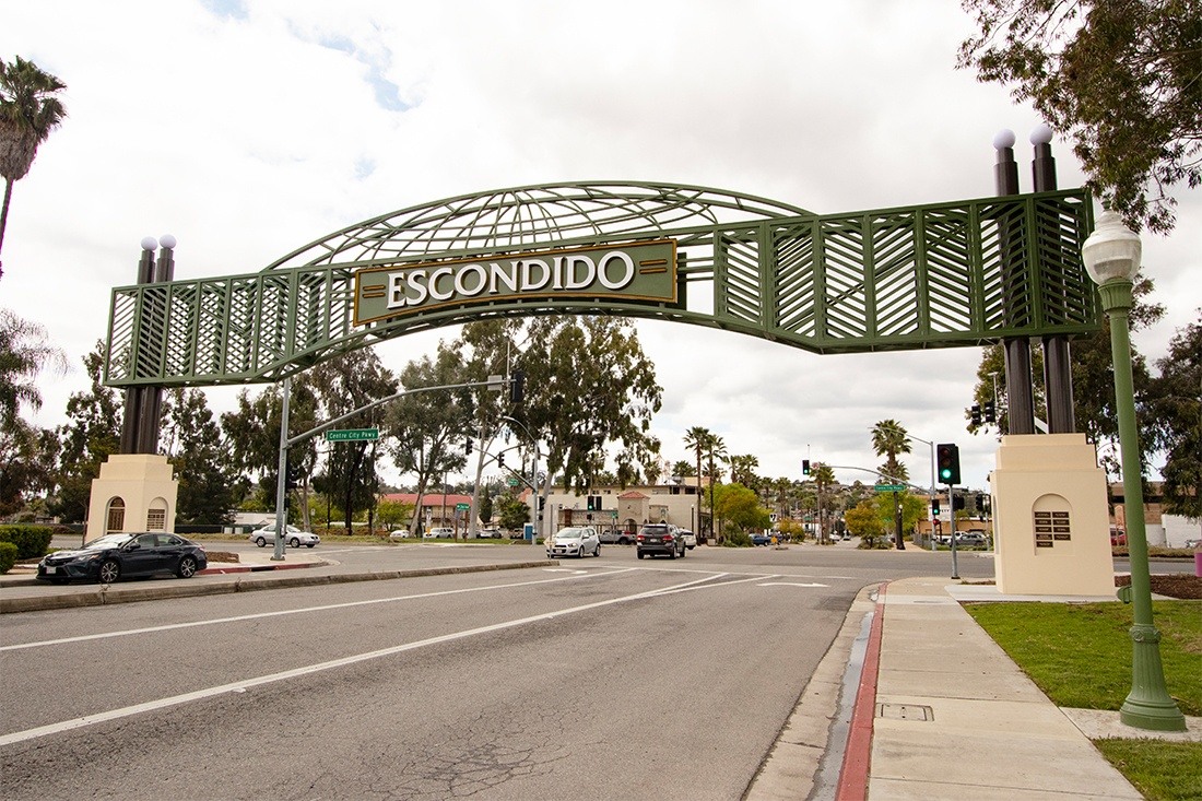 Escondido Arch Welcome Sign