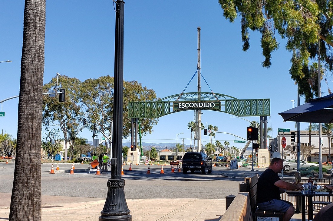 Escondido Arch Welcome Sign