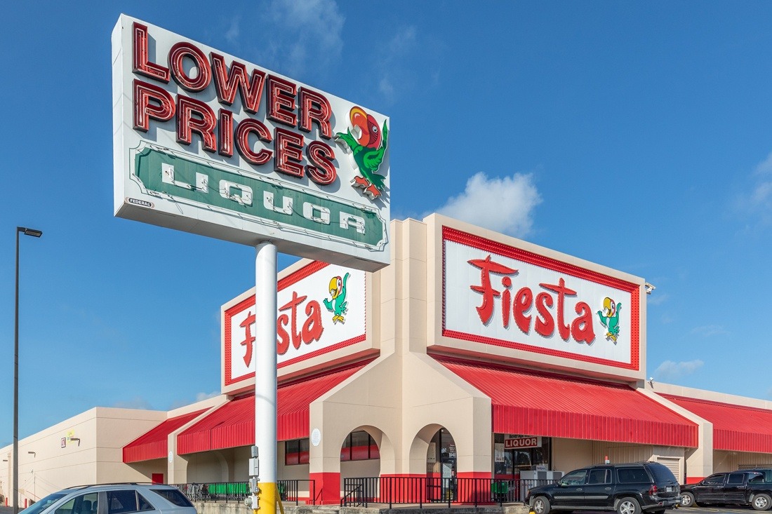 Fiesta mart pylon sign maintenance