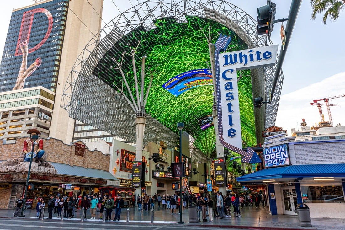 fremont_street_experience_digital_signage_installation_1100x733_0001_Fremont-St.-Dome-02-2020-4.jpg
