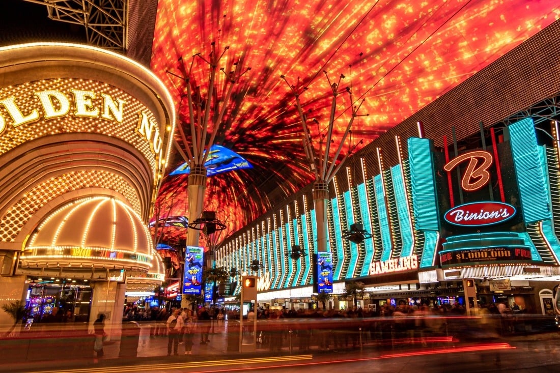 fremont_street_experience_digital_signage_installation_1100x733_0016_Fremont-St.-Dome-02-2020-31.jpg