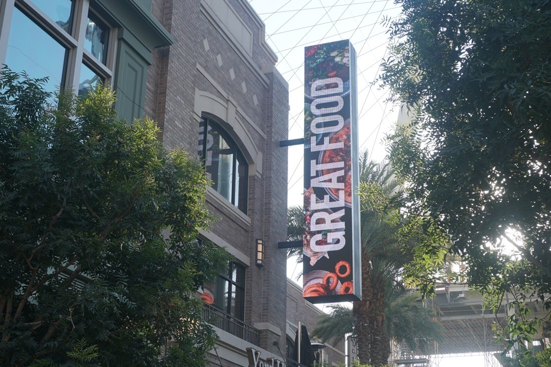 Yard House LED Sign showing great food