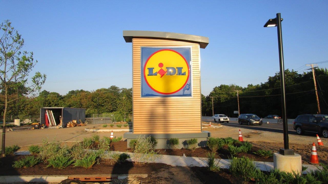 Lidl Monument Sign