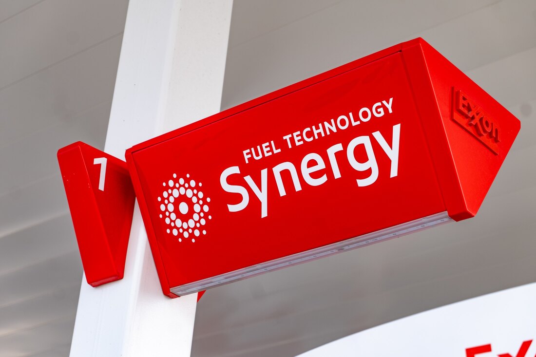 Exxon Synergy Lane Marker