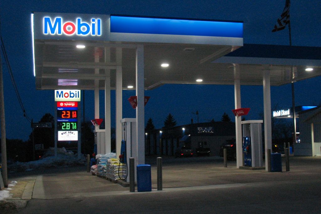 Exxon Mobil Petroleum 1100x733 (28)