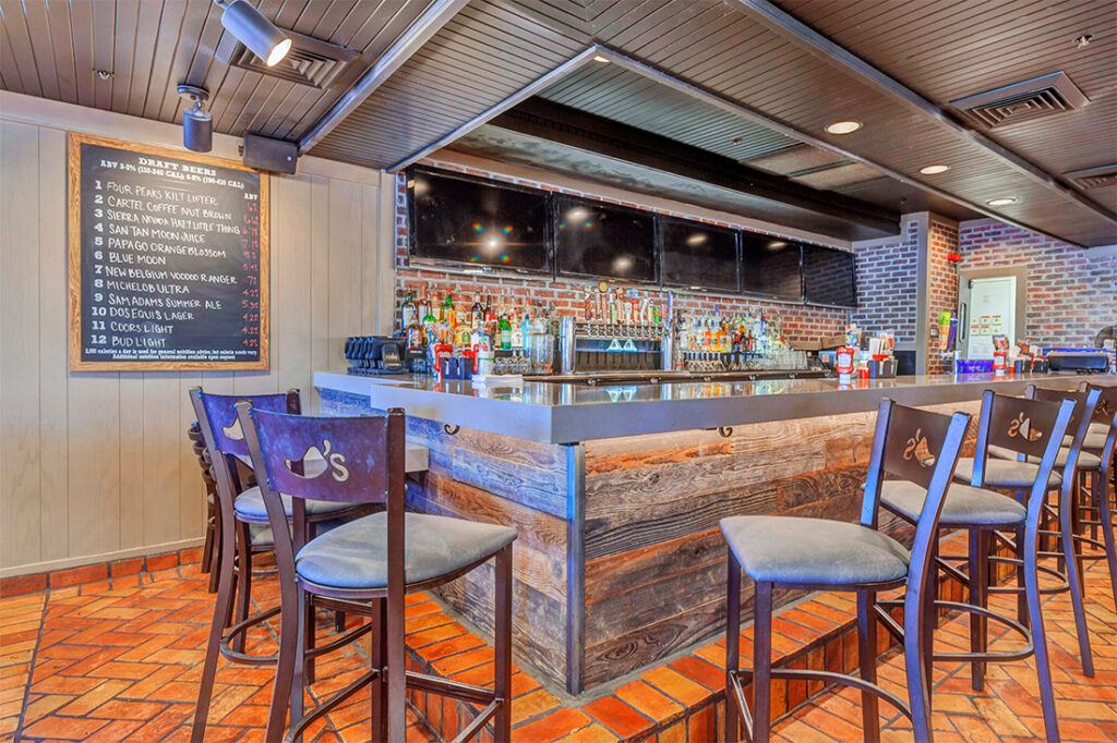 chilis interior remodeling specialty contracting_0000_3 --- Bar Area - After