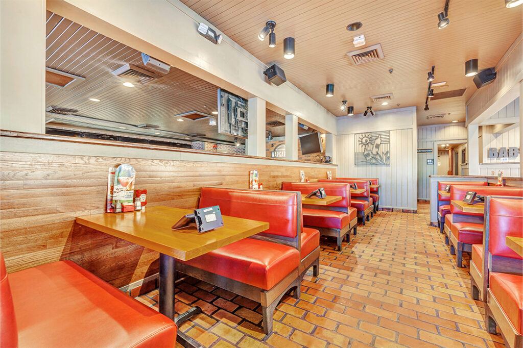 chilis interior remodeling specialty contracting_0001_9 --- Booths - After