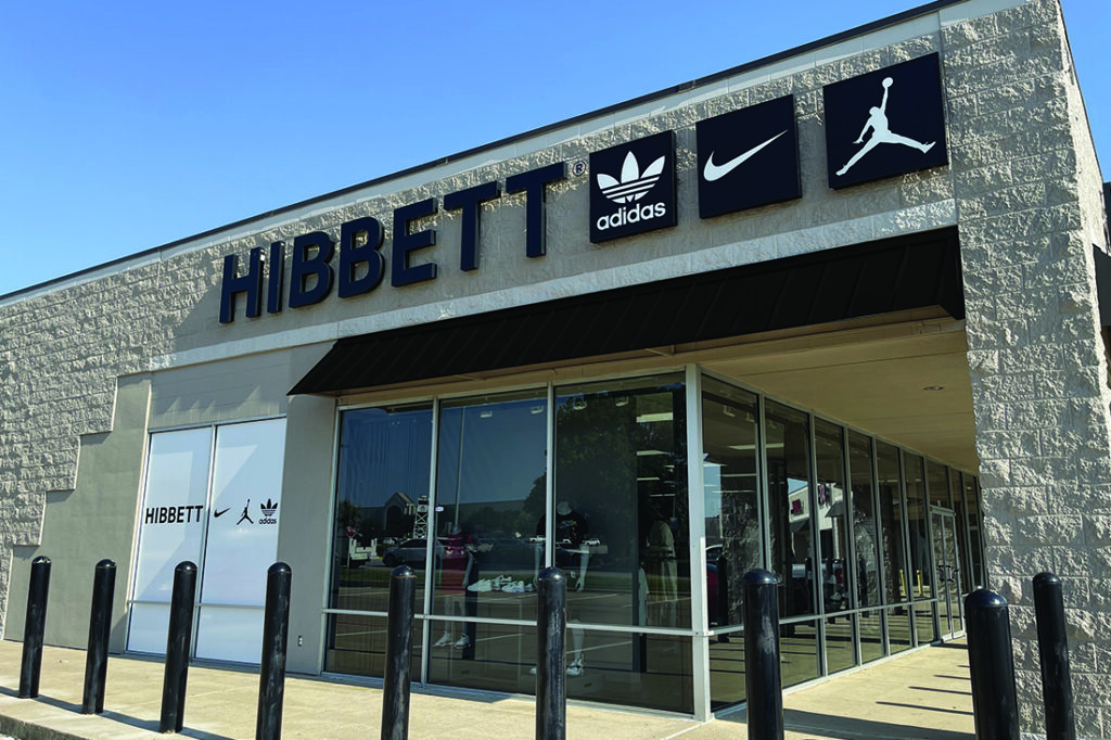 hibbett sporting goods signage and installation_0007_IMG_5112 copy